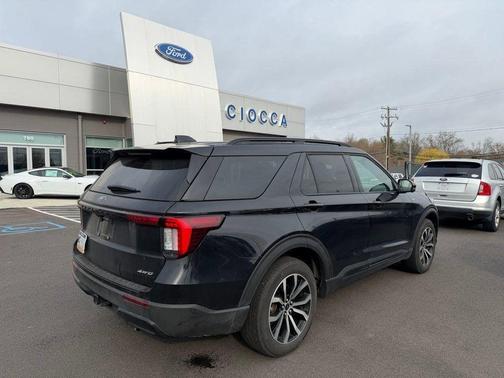 Black Metallic 2025 Ford Explorer ST-Line