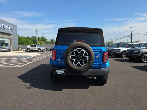 Velocity Blue Metallic 2023 Ford Bronco Outer Banks