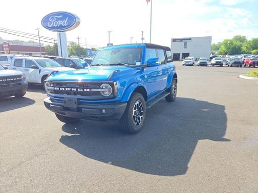 Velocity Blue Metallic 2023 Ford Bronco Outer Banks