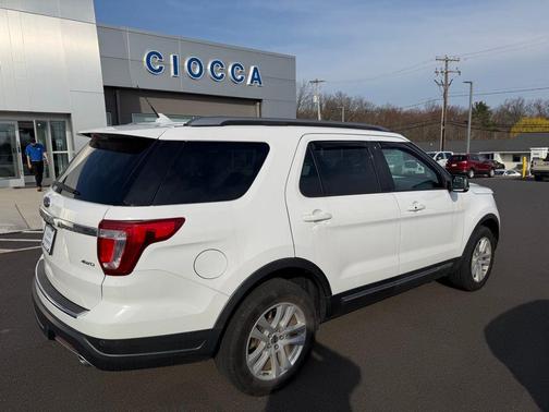 Oxford White 2018 Ford Explorer XLT