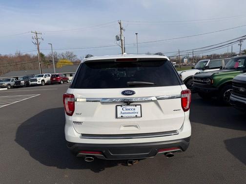 Oxford White 2018 Ford Explorer XLT