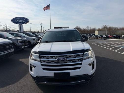 Oxford White 2018 Ford Explorer XLT