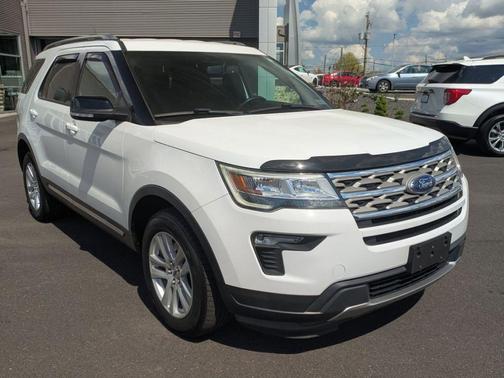 Oxford White 2018 Ford Explorer XLT