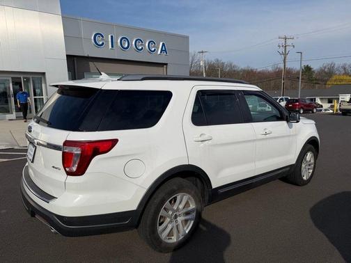 Oxford White 2018 Ford Explorer XLT