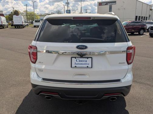 Oxford White 2018 Ford Explorer XLT