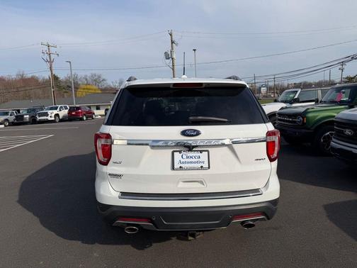 Oxford White 2018 Ford Explorer XLT
