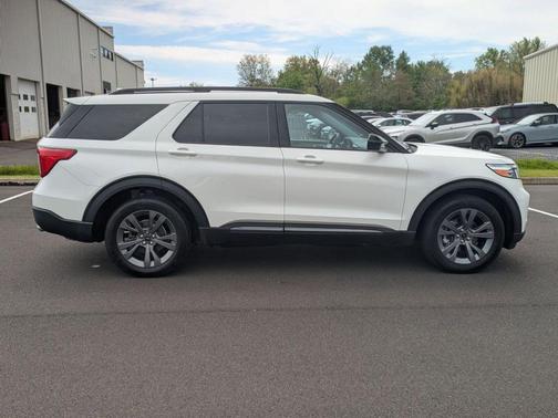 White Metallic 2023 Ford Explorer XLT