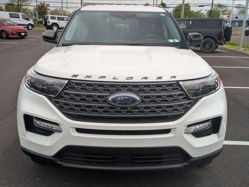 White Metallic 2023 Ford Explorer XLT