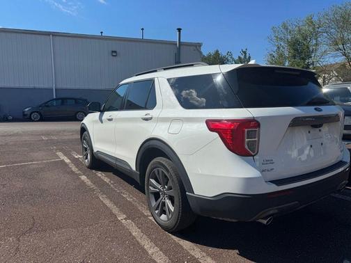White Metallic 2023 Ford Explorer XLT