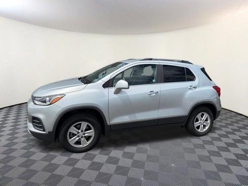Silver Ice Metallic 2019 Chevrolet Trax LT