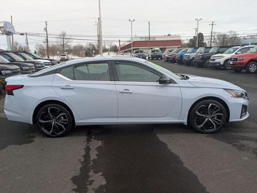 2023 Nissan Altima 2.5 SR