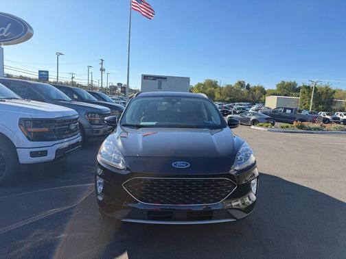 2020 Ford Escape Titanium Hybrid