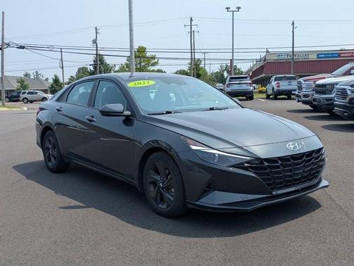 2022 Hyundai ELANTRA SEL