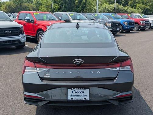 2022 Hyundai ELANTRA SEL
