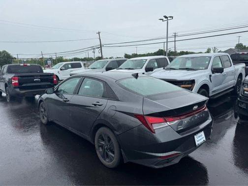 2022 Hyundai ELANTRA SEL