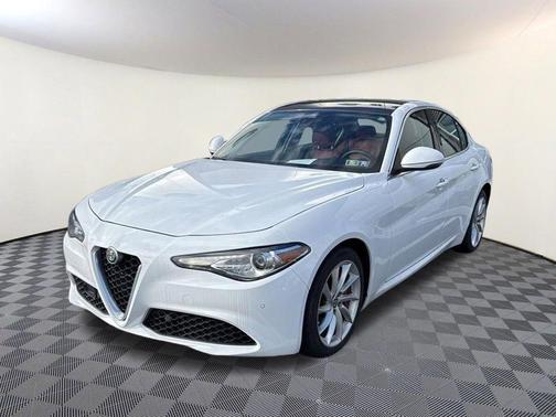 White 2018 Alfa Romeo Giulia Base