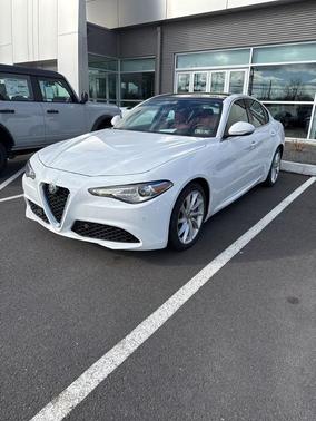 White 2018 Alfa Romeo Giulia Base