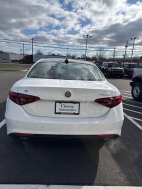 White 2018 Alfa Romeo Giulia Base