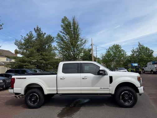 White Metallic 2022 Ford F-250 Lariat
