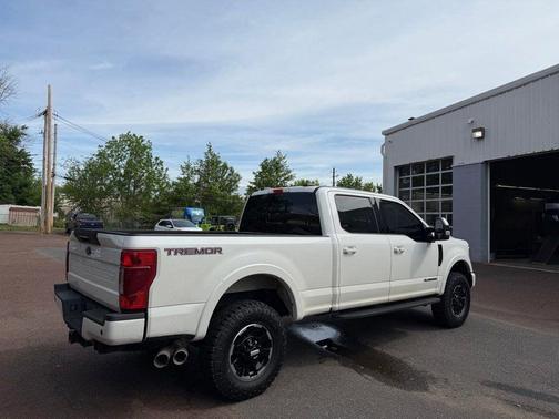 White Metallic 2022 Ford F-250 Lariat
