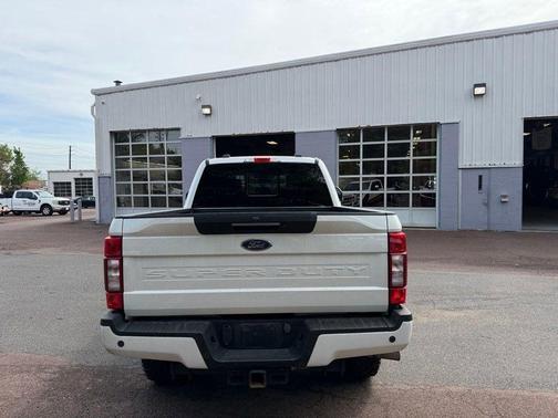 White Metallic 2022 Ford F-250 Lariat