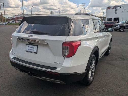 White Metallic 2023 Ford Explorer XLT