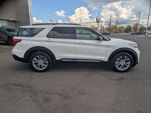White Metallic 2023 Ford Explorer XLT