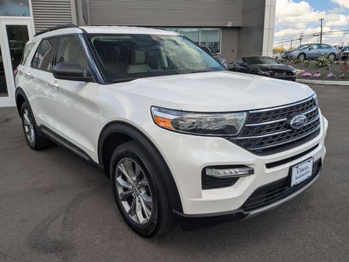 White Metallic 2023 Ford Explorer XLT