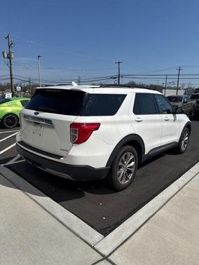 White Metallic 2023 Ford Explorer XLT