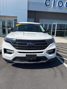 White Metallic 2023 Ford Explorer XLT