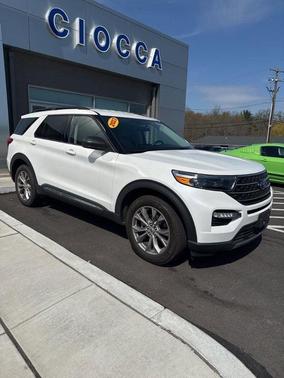 White Metallic 2023 Ford Explorer XLT