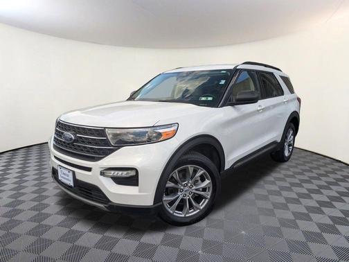 White Metallic 2023 Ford Explorer XLT