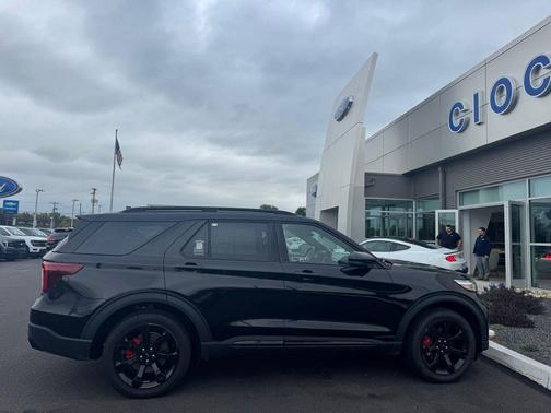 2022 Ford Explorer ST
