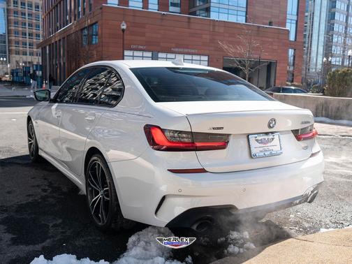 2022 BMW 330e xDrive