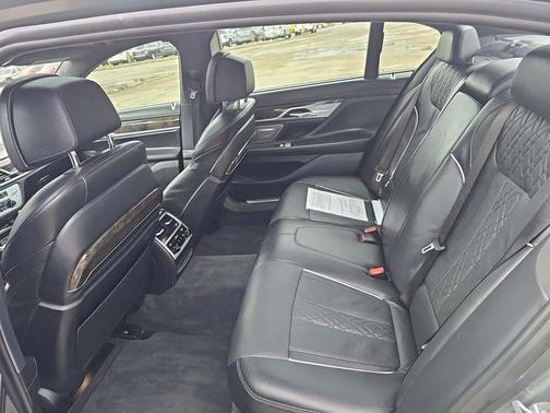 2018 BMW 750 i xDrive