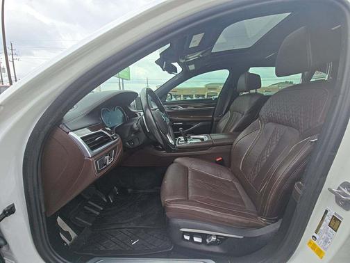 White 2017 BMW 750 I