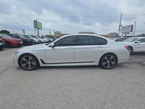 White 2017 BMW 750 I