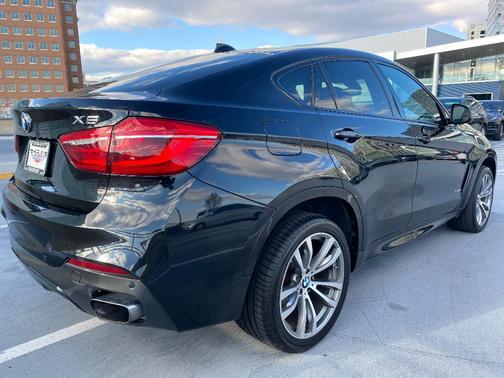 Photo 4 of 32 of 2017 BMW X6 xDrive50i