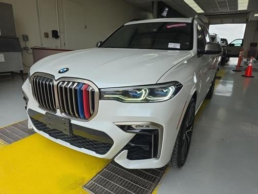 Mineral White Metallic 2020 BMW X7 M50i