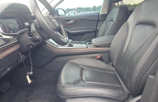 Daytona Gray Pearl Effect 2020 Audi Q8 55 Premium Plus