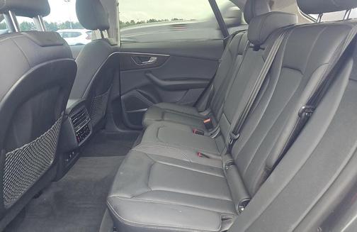 Daytona Gray Pearl Effect 2020 Audi Q8 55 Premium Plus