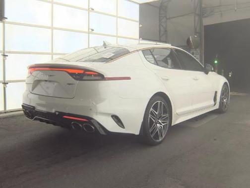 Snow White Pearl 2022 Kia Stinger GT2