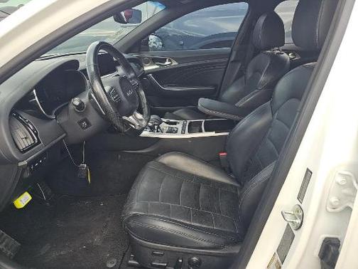 Snow White Pearl 2022 Kia Stinger GT2