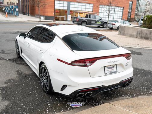 Snow White Pearl 2022 Kia Stinger GT2