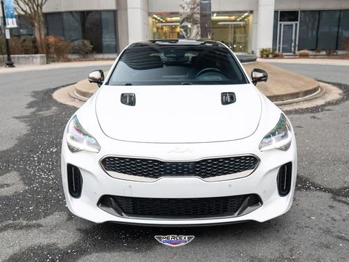 Snow White Pearl 2022 Kia Stinger GT2
