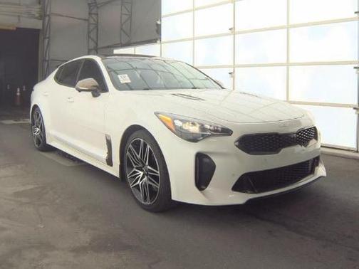Snow White Pearl 2022 Kia Stinger GT2