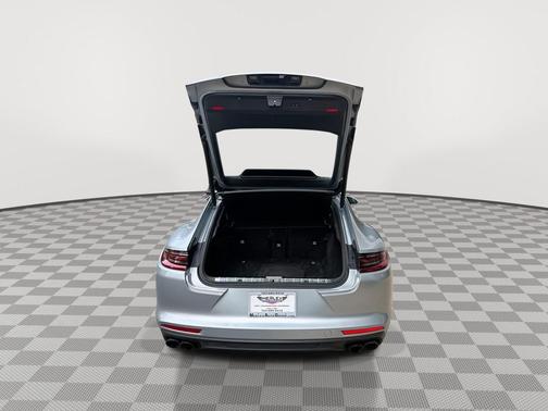 Dolomite Silver Metallic 2018 Porsche Panamera 4S