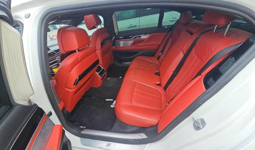 White 2018 BMW 750 I