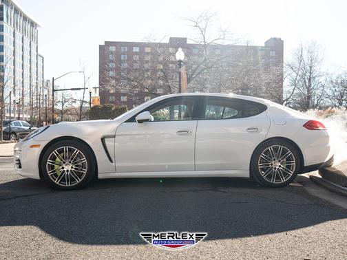 2015 Porsche Panamera 4