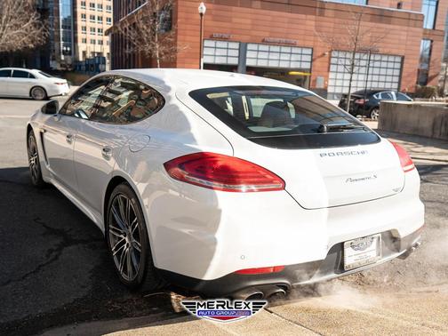 2015 Porsche Panamera 4